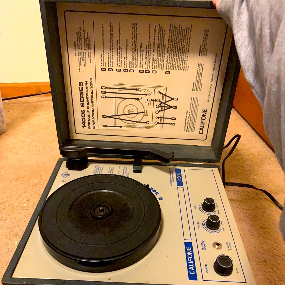 Vintage Portable Record Player/Turntable/Phonograph